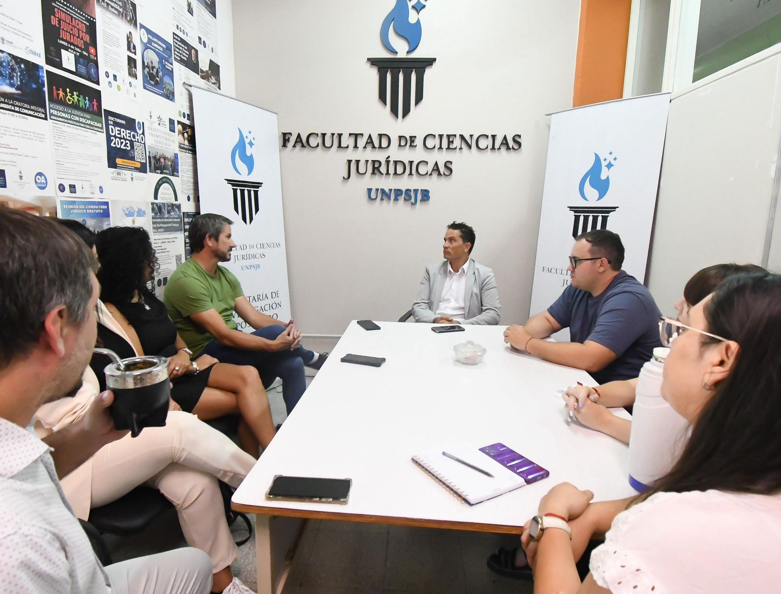 REUNIÓN ENTRE LA FACULTAD DE CIENCIAS JURÍDICAS Y LA MUNICIPALIDAD DE TRELEW PARA COORDINAR ACCIONES CONJUNTAS