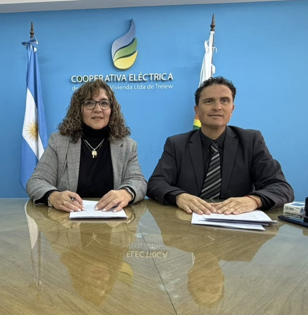 LA FACULTAD DE CIENCIAS JURÍDICAS FIRMÓ UN CONVENIO DE COLABORACIÓN CON LA COOPERATIVA ELÉCTRICA DE TRELEW